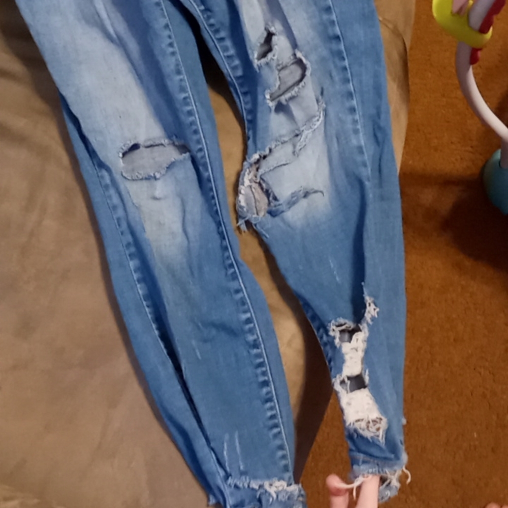 "Worn" design blue jeans